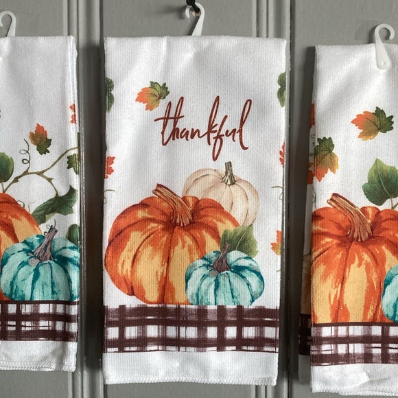 NWT-Set of 3- Cream, Blue & Orange Fall Pumpkins & Thankful Kitchen Towels 25x15 - Picture 7 of 17
